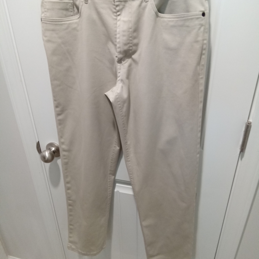 Haggar Men's 33/30 Light Khaki Denim Straight Leg 5 Pocket Pants